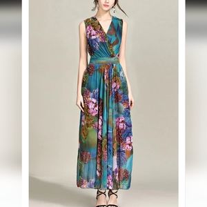 Vicky and Lucas Sleeveless floral surplice dress size medium nwt